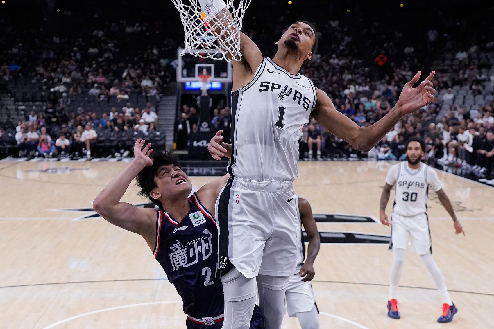 NBA常规赛冲刺阶段走向成谜，广州队更衣室发声，引发热议，轮换策略成焦点的简单介绍